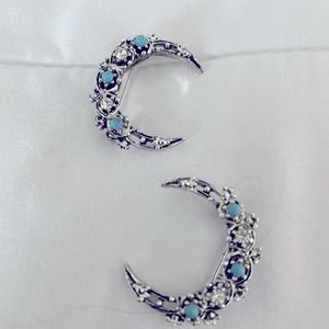 Vintage crescent moon Brooch’s